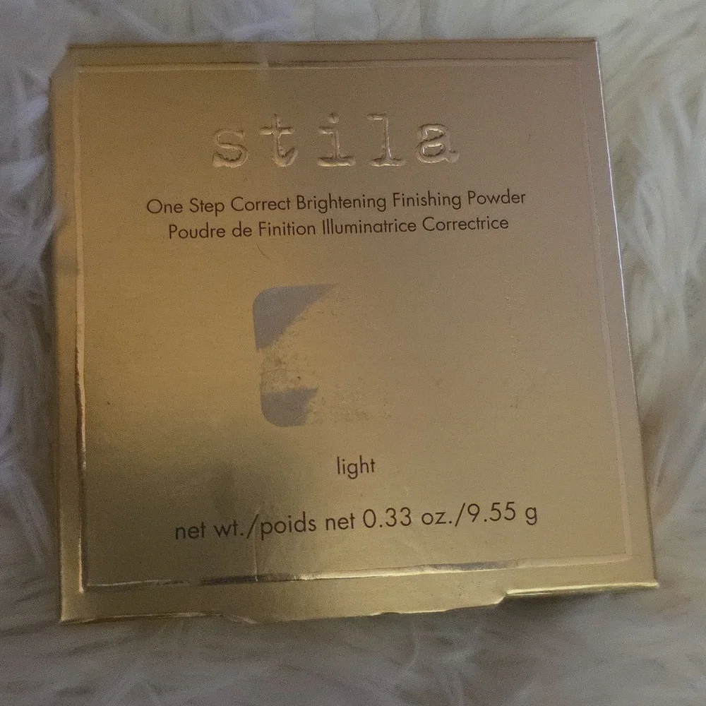 New Stila Green and Purple Setting Powder for Flawless Finish- Light